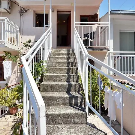 With Balconies-center Split